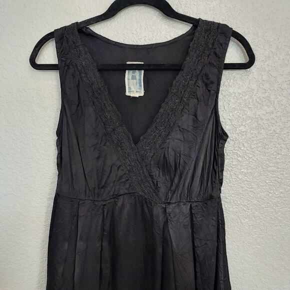 Burning Torch Black Silk Dress w/Lace Trim - Picture 2 of 9